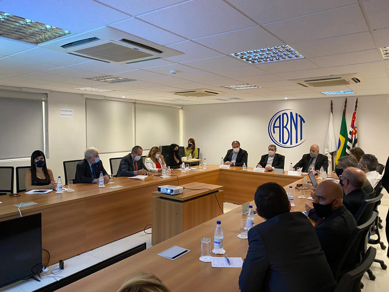 Reunião da ABNT na sede do CONFEA